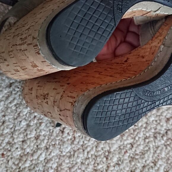 Stuart Weitzman Minky Wedge Sandal - Olive green size 6.5 - Picture 11 of 12